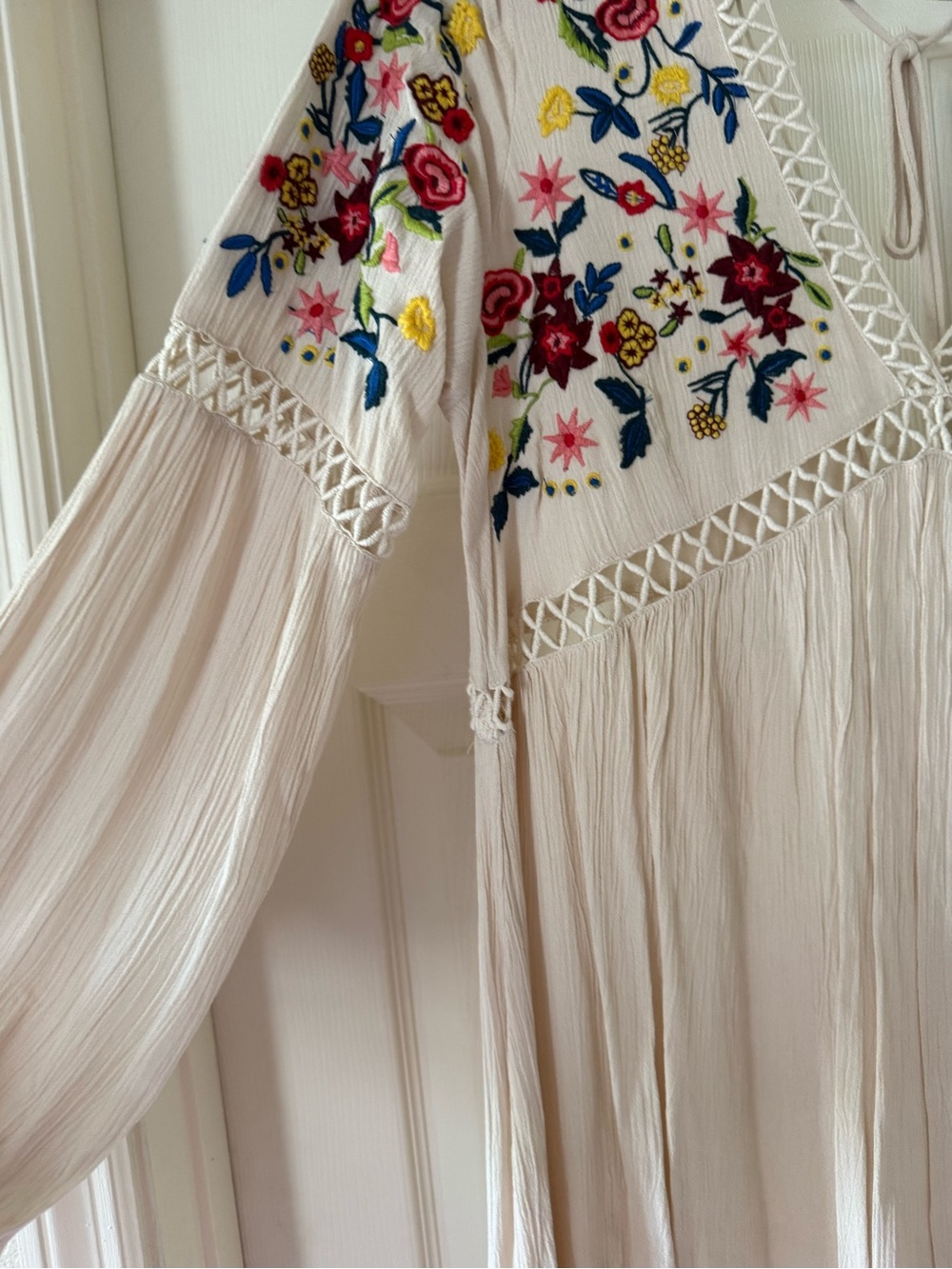 En Crème Boho Embroidered V-Neck Tunic Dress in Cream with Multicolor Floral - Picture 4 of 11